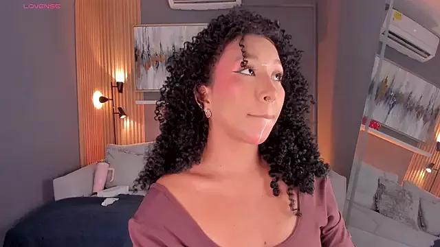corinnah_ from StripChat is Freechat