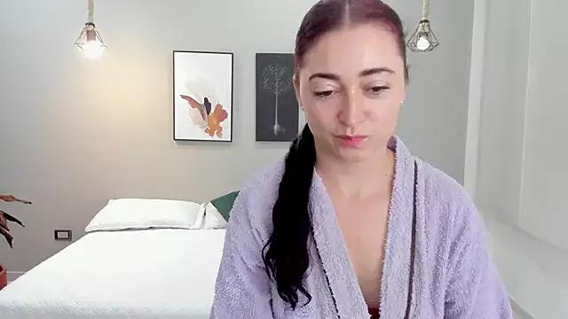 DAHIANARUIZ from StripChat is Freechat