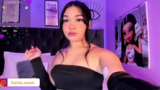 Girls: Stay up-to-date with the new immersive cumshows range and check-out the cutest escorts exhibit their wet clitoris and sweet physiques as they strip off and climax.