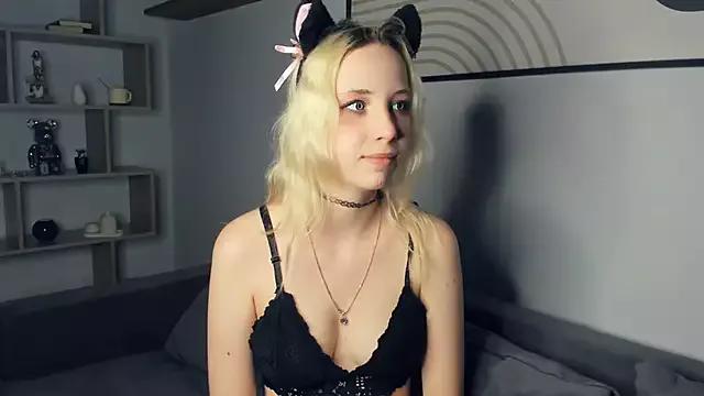 DreammDollt from StripChat is Freechat