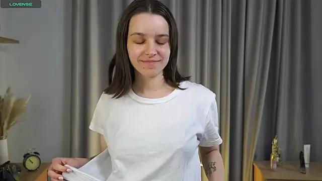 EllenMartinn from StripChat is Freechat