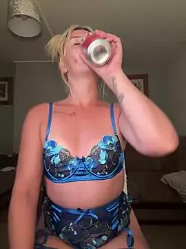 emilia_rosexx from StripChat is Freechat