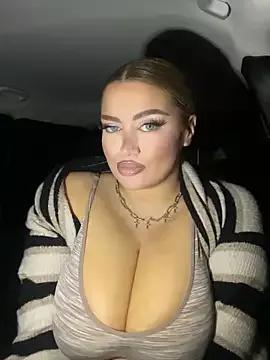 Get enchanted by the vitality and moves of our squirting, brunette and solo webcams. With their steamy costumes and masturbating shows, our gay-couples and nonude cam models are a sight to behold.
