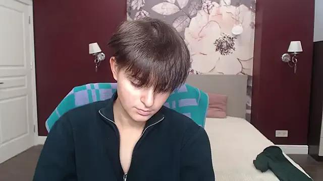 EmiliaYours from StripChat is Freechat