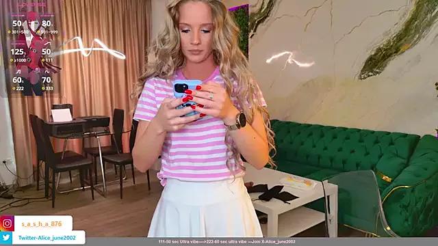 emily_bloom from StripChat is Freechat
