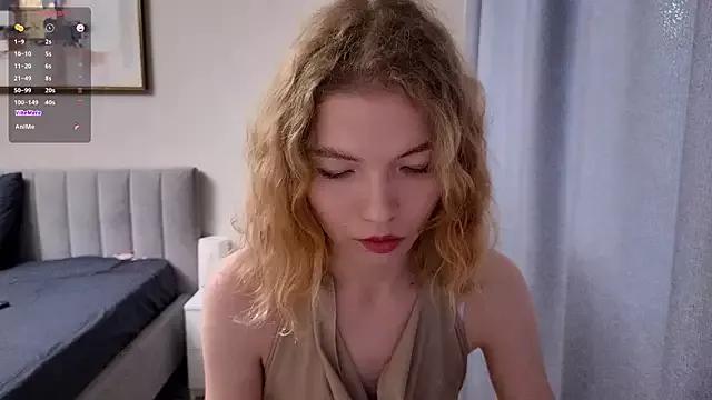 EmilyLuv from StripChat is Freechat