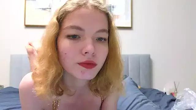 EmilyLuv from StripChat is Freechat
