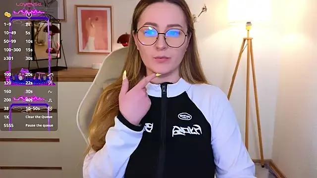 Emma_B1uem from StripChat is Freechat