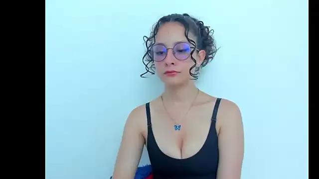 Emma_belle02 from StripChat is Freechat