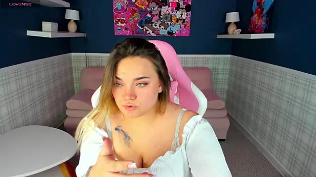 Emma_Reeed from StripChat