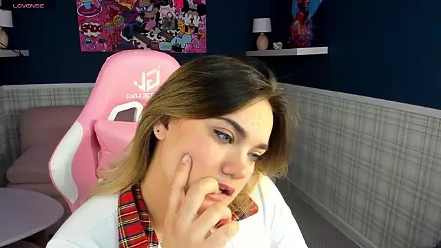 Emma_Reeed from StripChat