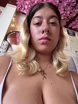 Get enchanted by the vitality and moves of our squirting, brunette and solo webcams. With their steamy costumes and masturbating shows, our gay-couples and nonude cam models are a sight to behold.