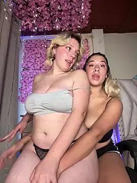 Get enchanted by the vitality and moves of our squirting, brunette and solo webcams. With their steamy costumes and masturbating shows, our gay-couples and nonude cam models are a sight to behold.