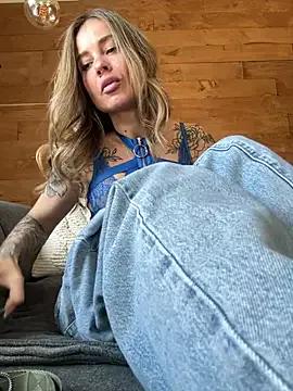Girls ecstasy: Improve your chatting skills with these steamy streamers, and dive into the immersive world of exposed attraction.