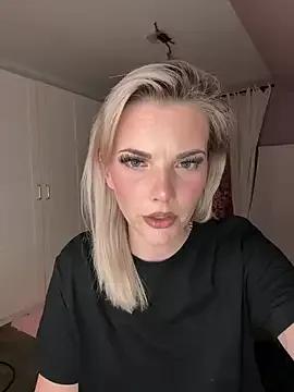 Get enchanted by the vitality and moves of our squirting, brunette and solo webcams. With their steamy costumes and masturbating shows, our gay-couples and nonude cam models are a sight to behold.