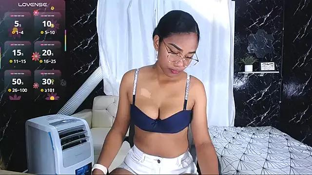 Hillary_queen from StripChat is Freechat