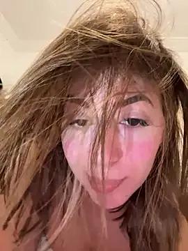 Get enchanted by the vitality and moves of our squirting, brunette and solo webcams. With their steamy costumes and masturbating shows, our gay-couples and nonude cam models are a sight to behold.
