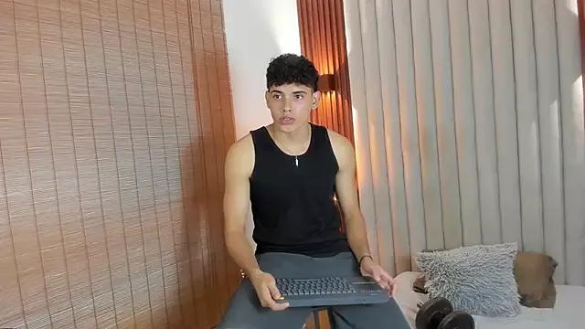 Justin_mack from StripChat is Freechat