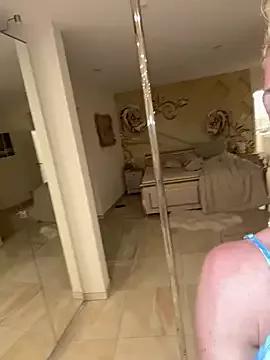 Get enchanted by the vitality and moves of our squirting, brunette and solo webcams. With their steamy costumes and masturbating shows, our gay-couples and nonude cam models are a sight to behold.