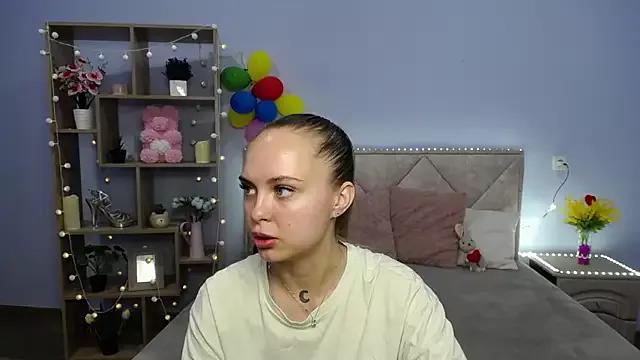 KhaleesiMoon from StripChat is Freechat