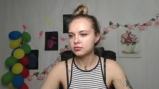 KhaleesiMoon from StripChat is Freechat