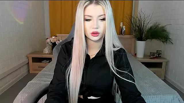 KisaWest from StripChat is Freechat