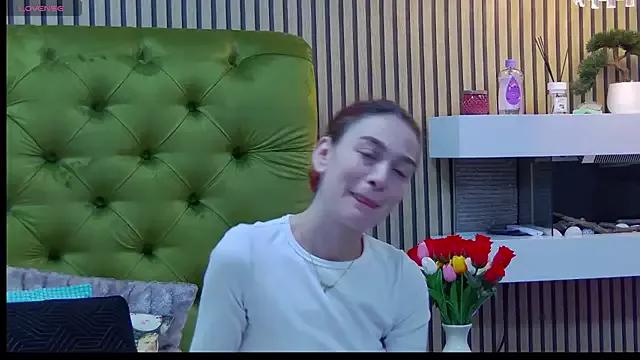 KloeyAdams from StripChat is Freechat