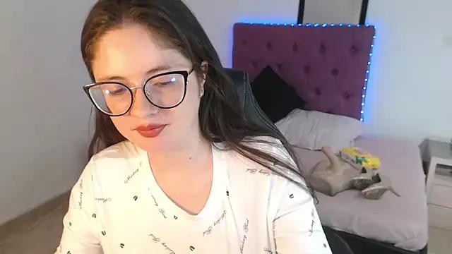 KrystalAdams from StripChat is Freechat