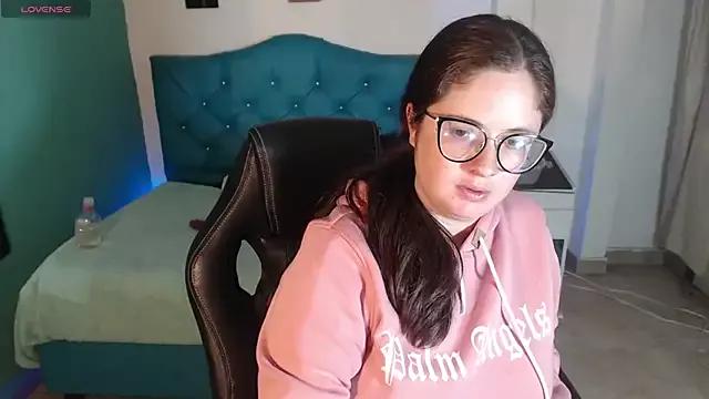 KrystalAdams from StripChat is Freechat