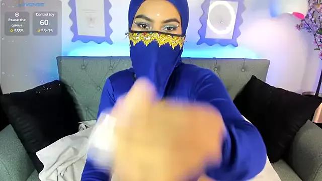 kylie_soraya from StripChat is Freechat