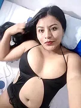 Laura--x from StripChat is Freechat