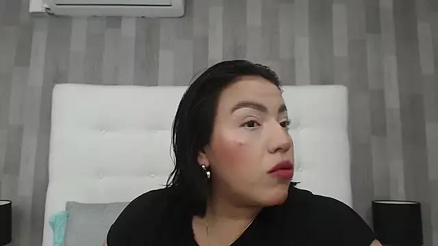 LeahMillerr from StripChat is Freechat