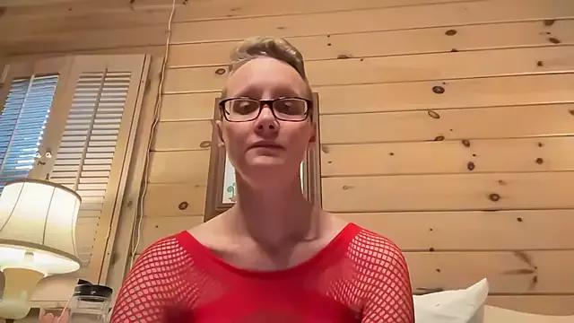 LeahWilde from StripChat is Freechat