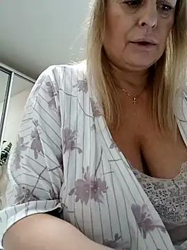 Get enchanted by the vitality and moves of our squirting, brunette and solo webcams. With their steamy costumes and masturbating shows, our gay-couples and nonude cam models are a sight to behold.