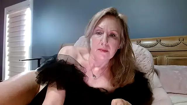 Lisaisluscious from StripChat is Freechat