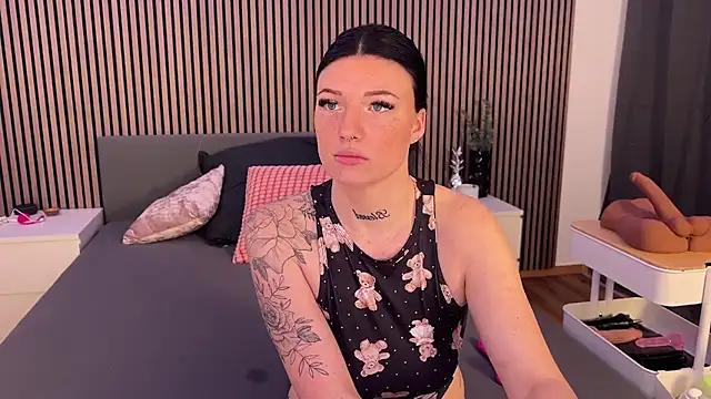 Get enchanted by the vitality and moves of our squirting, brunette and solo webcams. With their steamy costumes and masturbating shows, our gay-couples and nonude cam models are a sight to behold.