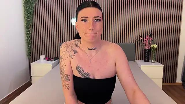 Get enchanted by the vitality and moves of our squirting, brunette and solo webcams. With their steamy costumes and masturbating shows, our gay-couples and nonude cam models are a sight to behold.