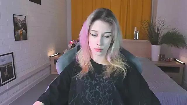 LoriTori from StripChat is Freechat