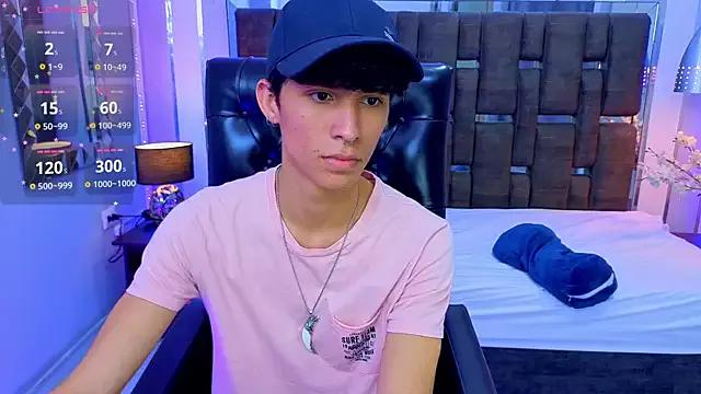 LouiRouse from StripChat is Freechat