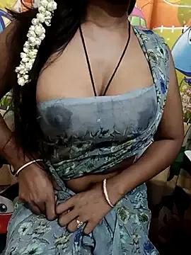 Loveliee from StripChat is Freechat
