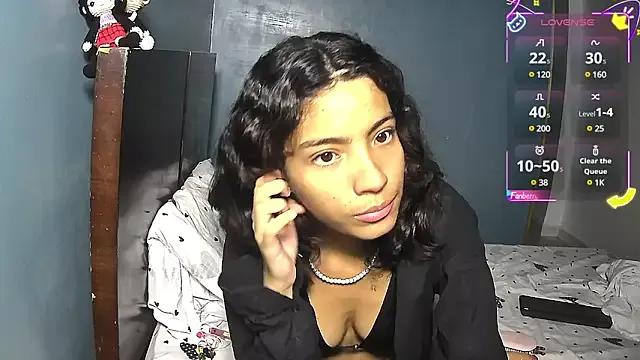 Lovelyamyy from StripChat is Freechat
