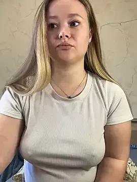 LovelyCaramelle from StripChat is Freechat
