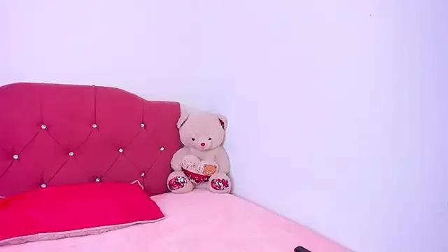 LucianaTomson from StripChat is Freechat