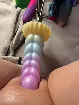 Get enchanted by the vitality and moves of our squirting, brunette and solo webcams. With their steamy costumes and masturbating shows, our gay-couples and nonude cam models are a sight to behold.