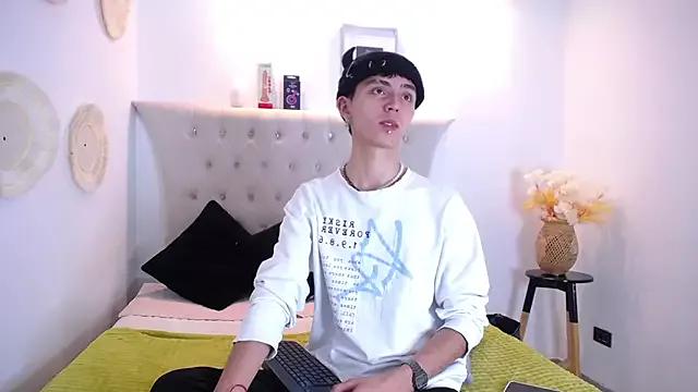 MaikyCooper from StripChat is Freechat