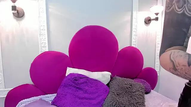Girls: Stay up-to-date with the new immersive cumshows range and check-out the cutest escorts exhibit their wet clitoris and sweet physiques as they strip off and climax.