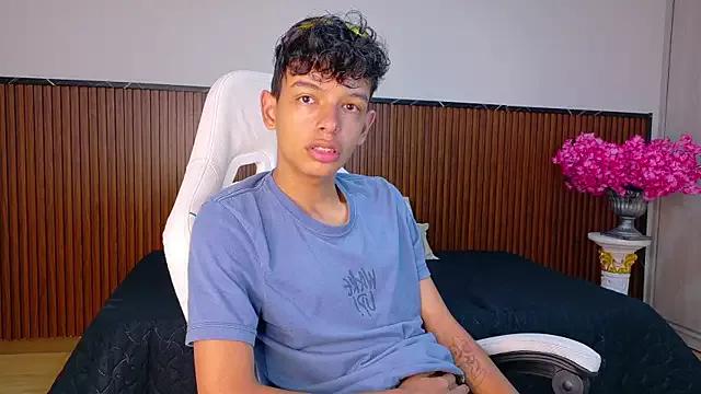 Photos of max__frost from StripChat is Freechat
