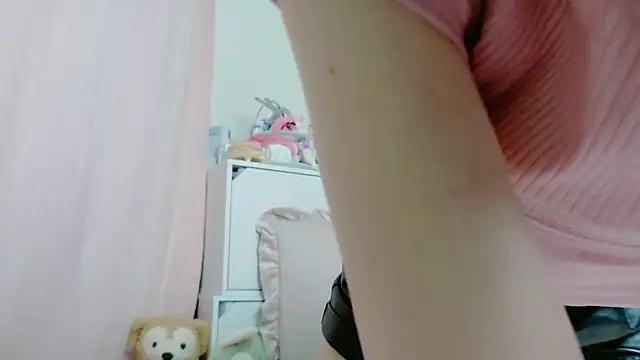 Get enchanted by the vitality and moves of our squirting, brunette and solo webcams. With their steamy costumes and masturbating shows, our gay-couples and nonude cam models are a sight to behold.
