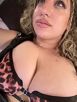 Get enchanted by the vitality and moves of our squirting, brunette and solo webcams. With their steamy costumes and masturbating shows, our gay-couples and nonude cam models are a sight to behold.