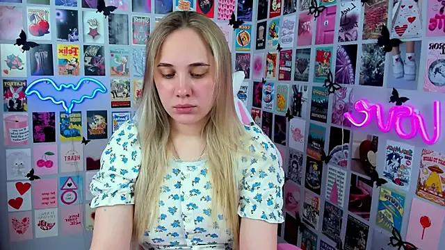 MiaMilas from StripChat is Freechat